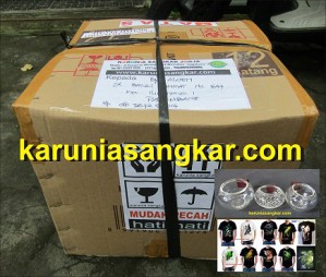 Asesoris dan Kaos / Dibeli Bp. Aloen